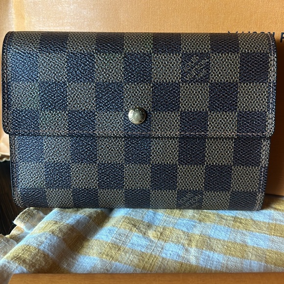 ❗️SOLD❗️Authentic Louis Vuitton DAMIER EBENE WALLET + Card wallet. - Picture 2 of 16